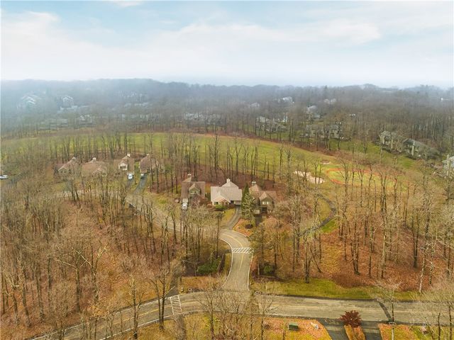 1752 Greenfield Dr, Hidden Valley, PA 15502