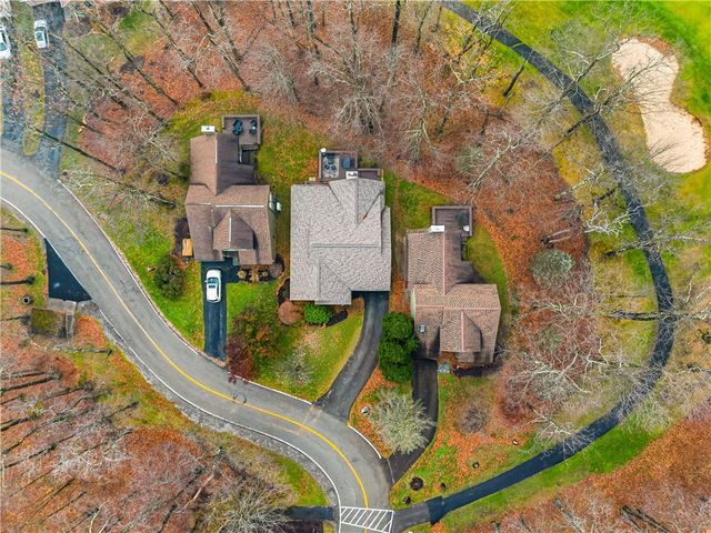 1752 Greenfield Dr, Hidden Valley, PA 15502