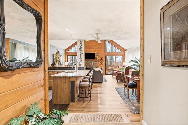 1752 Greenfield Dr, Hidden Valley, PA 15502