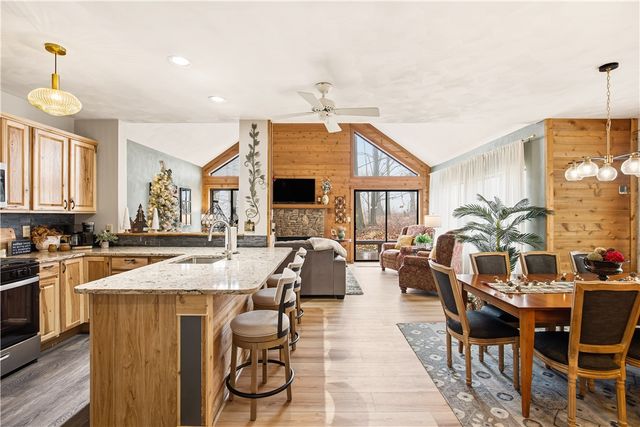 1752 Greenfield Dr, Hidden Valley, PA 15502