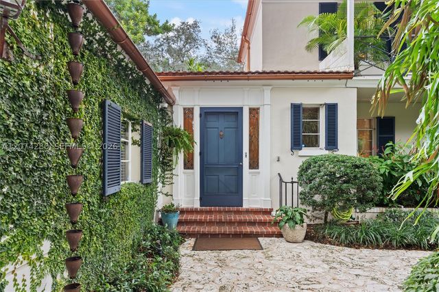 3919 Braganza Ave, Miami, FL 33133