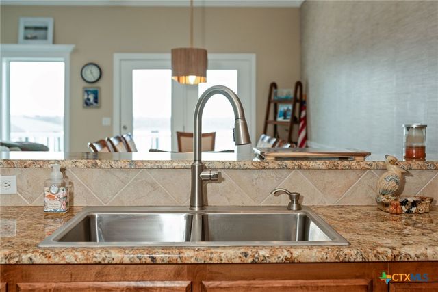 27 Las Palmas Drive, Port O'connor, TX 77982