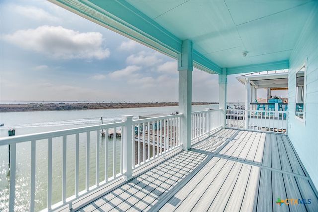 27 Las Palmas Drive, Port O'connor, TX 77982