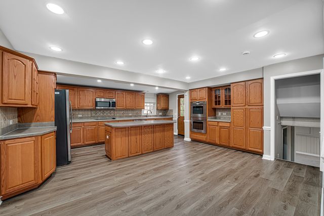 16230 76th Avenue, Tinley Park, IL 60477