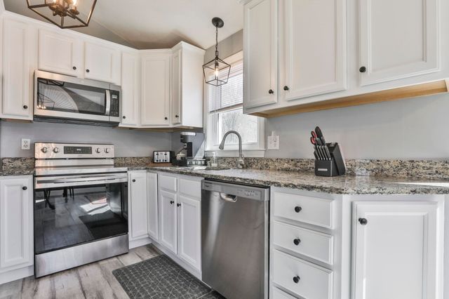 155 Robinson Road, Hudson, NH 03051
