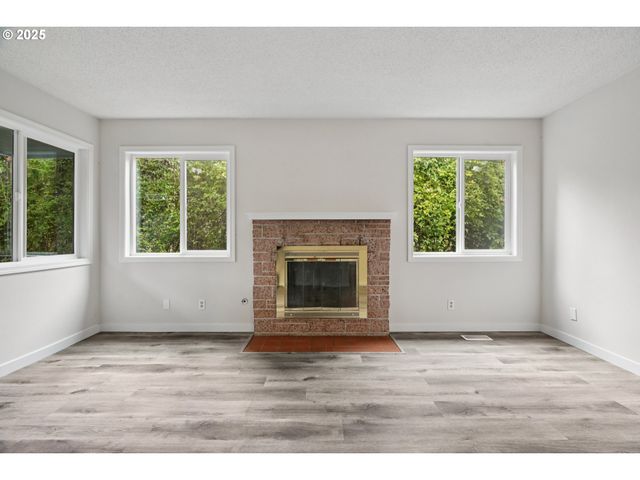245 Ne 4th Ave, Hillsboro, OR 97124