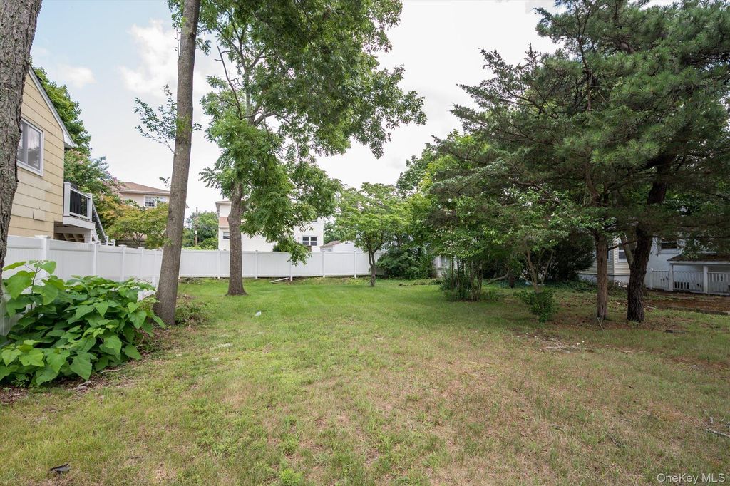 Moore Place, Melville, NY 11747 — exterior