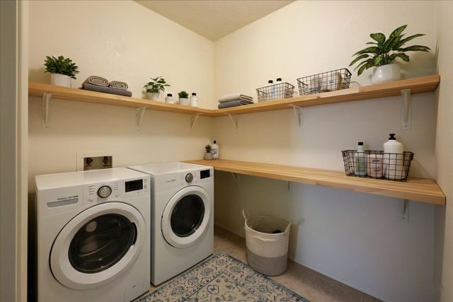 311 Calle Loma Norte, Santa Fe, NM 87501