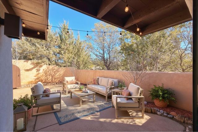 311 Calle Loma Norte, Santa Fe, NM 87501