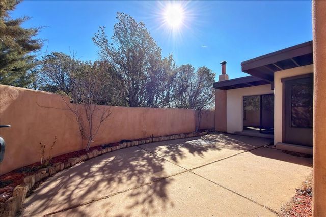 311 Calle Loma Norte, Santa Fe, NM 87501