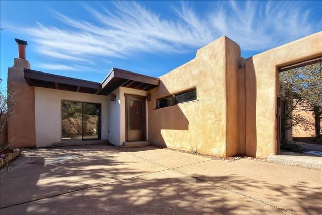 311 Calle Loma Norte, Santa Fe, NM 87501