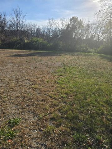 409 E 85TH Street, Kansas City, MO 64131