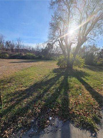 409 E 85TH Street, Kansas City, MO 64131