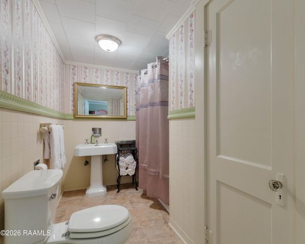 111 S Poydras Street, Breaux Bridge, LA 70517