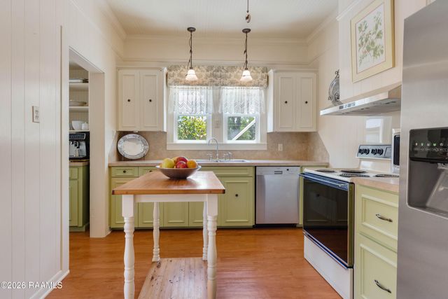 111 S Poydras Street, Breaux Bridge, LA 70517
