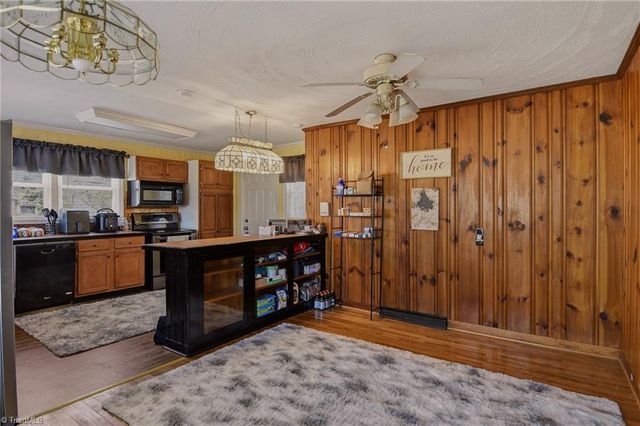 4585 Oak Ridge Drive, Winston-salem, NC 27105