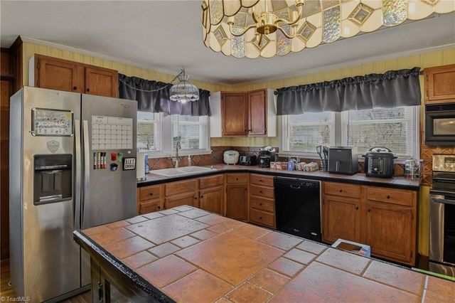 4585 Oak Ridge Drive, Winston-salem, NC 27105