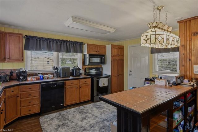 4585 Oak Ridge Drive, Winston-salem, NC 27105