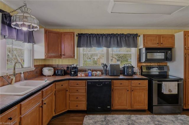 4585 Oak Ridge Drive, Winston-salem, NC 27105