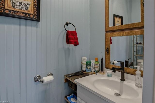 4585 Oak Ridge Drive, Winston-salem, NC 27105