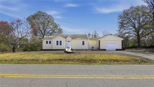 4585 Oak Ridge Drive, Winston-salem, NC 27105