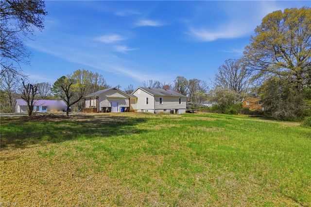 4585 Oak Ridge Drive, Winston-salem, NC 27105