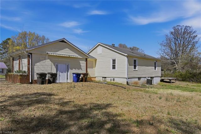 4585 Oak Ridge Drive, Winston-salem, NC 27105