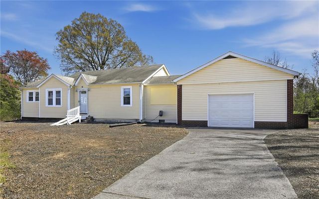 4585 Oak Ridge Drive, Winston-salem, NC 27105