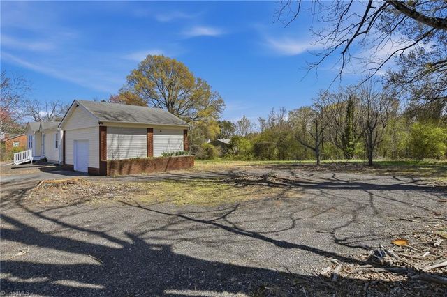 4585 Oak Ridge Drive, Winston-salem, NC 27105