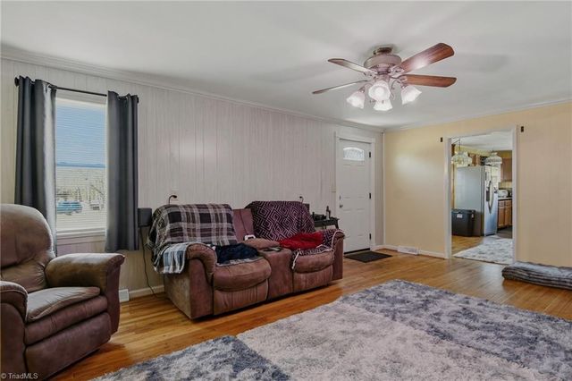 4585 Oak Ridge Drive, Winston-salem, NC 27105