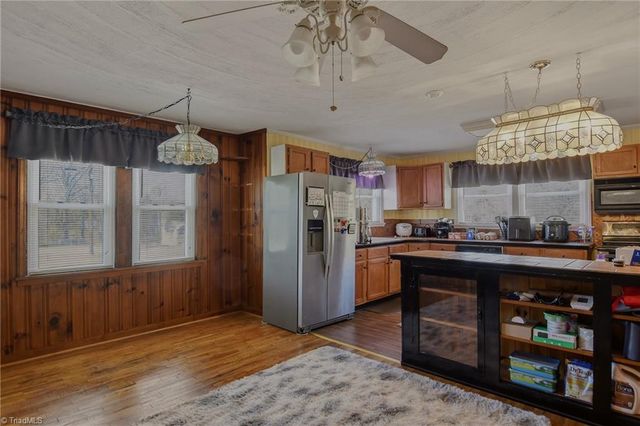 4585 Oak Ridge Drive, Winston-salem, NC 27105