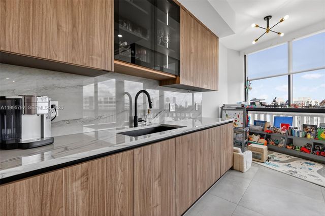 1000 ISLAND BL 3107, Aventura, FL 33160