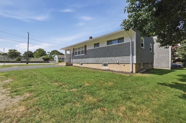 2228 Acushnet Ave, New Bedford, MA 02745
