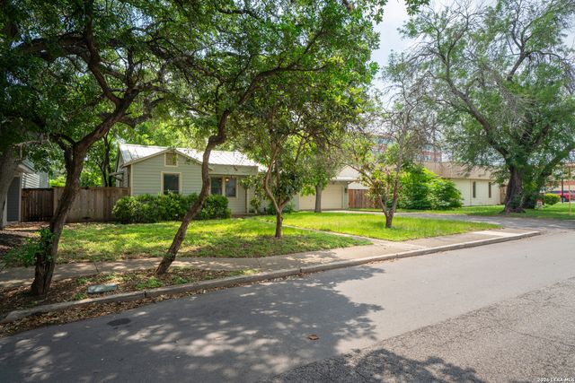 106 Brightwood Pl, San Antonio, TX 78209