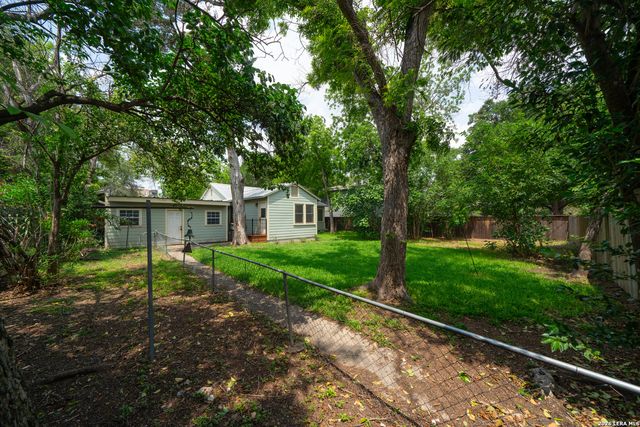 106 Brightwood Pl, San Antonio, TX 78209