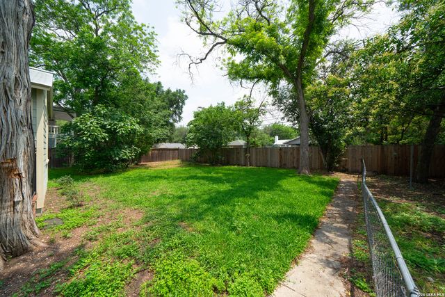 106 Brightwood Pl, San Antonio, TX 78209