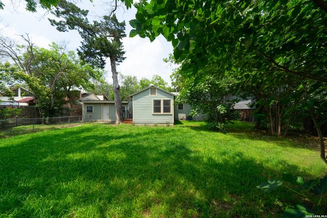 106 Brightwood Pl, San Antonio, TX 78209