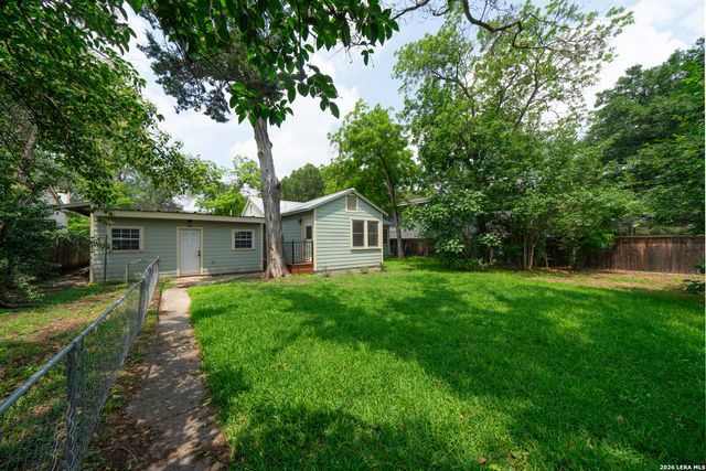 106 Brightwood Pl, San Antonio, TX 78209