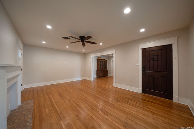 106 Brightwood Pl, San Antonio, TX 78209