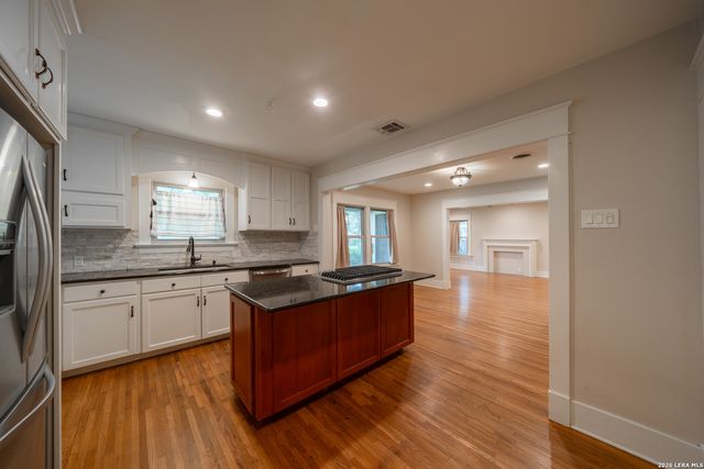 106 Brightwood Pl, San Antonio, TX 78209