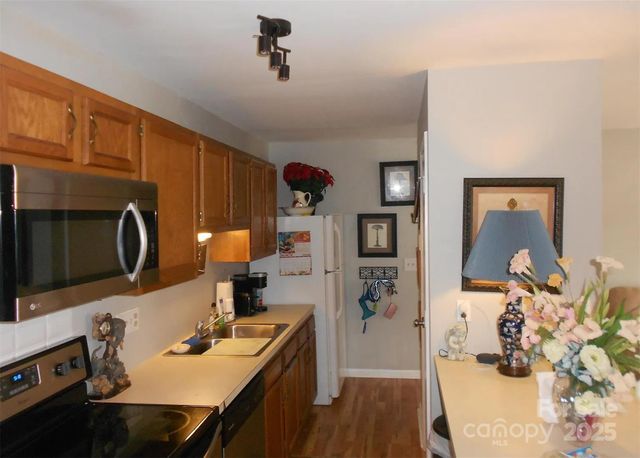 6148 Meadow Rose Lane, Charlotte, NC 28215