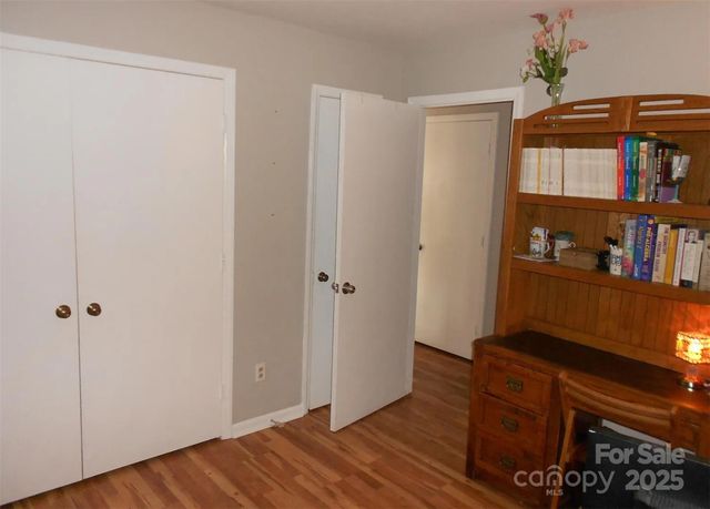 6148 Meadow Rose Lane, Charlotte, NC 28215