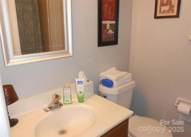 6148 Meadow Rose Lane, Charlotte, NC 28215
