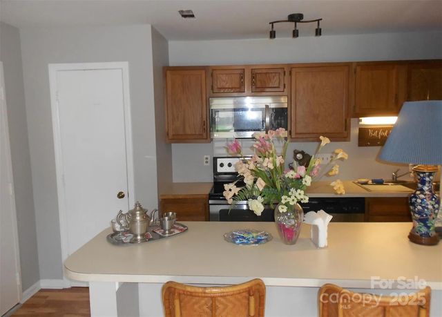 6148 Meadow Rose Lane, Charlotte, NC 28215