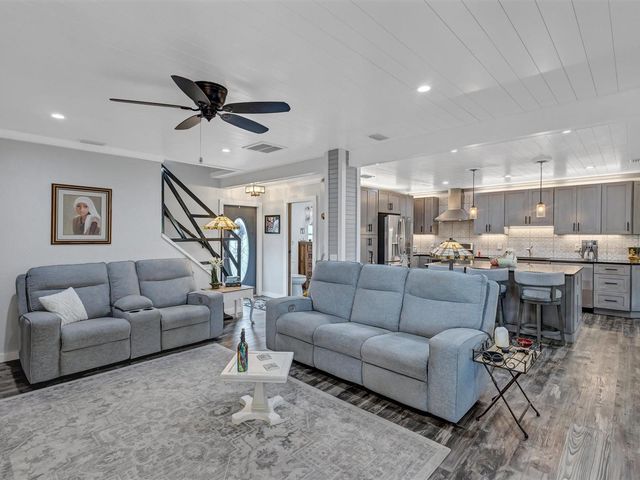 7581 CUMBERLAND ROAD 7, Seminole, FL 33777
