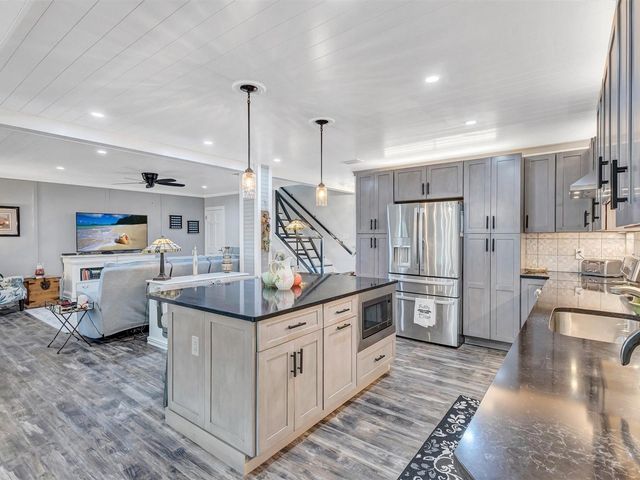 7581 CUMBERLAND ROAD 7, Seminole, FL 33777