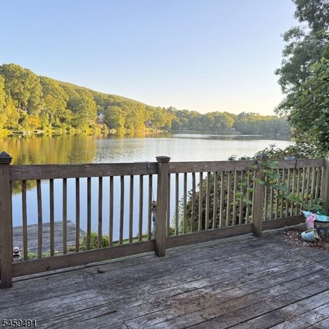 54 Horseshoe Dr, Jefferson Twp., NJ 07438