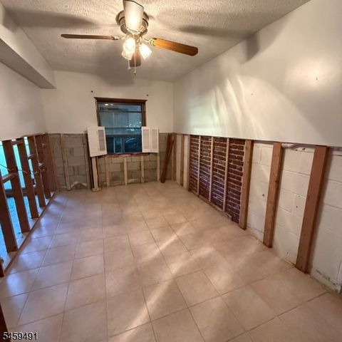 54 Horseshoe Dr, Jefferson Twp., NJ 07438