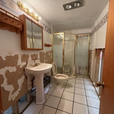 54 Horseshoe Dr, Jefferson Twp., NJ 07438