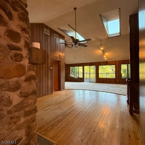 54 Horseshoe Dr, Jefferson Twp., NJ 07438